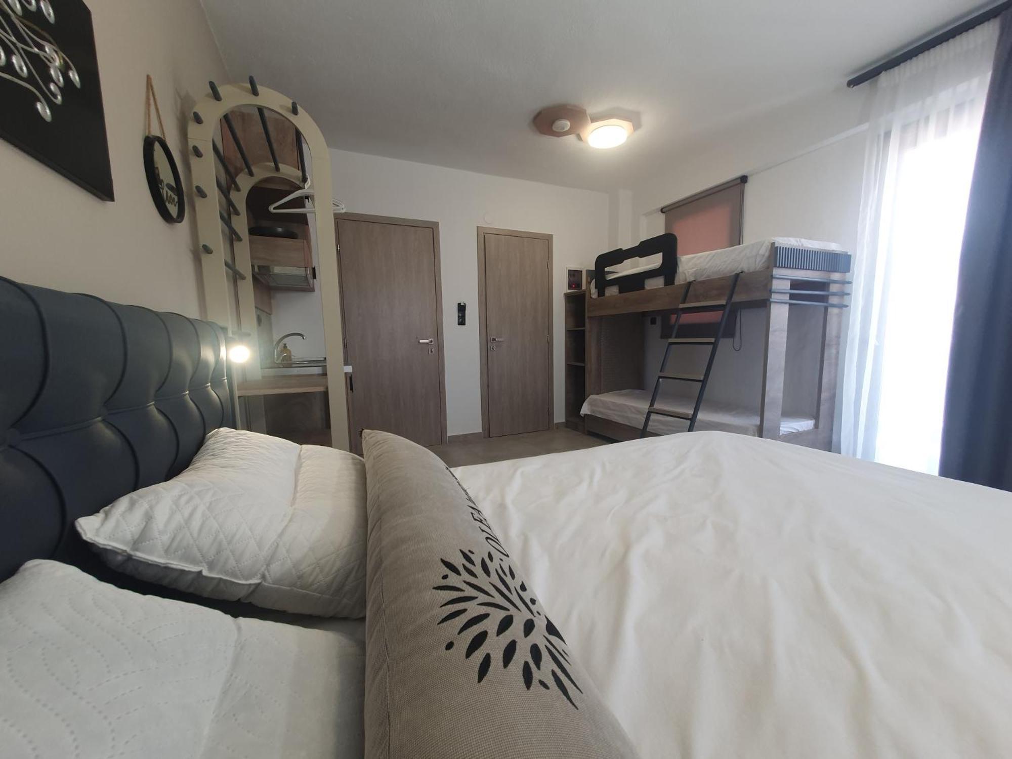 Olea Luxury Suites Аспровалта Екстериор снимка