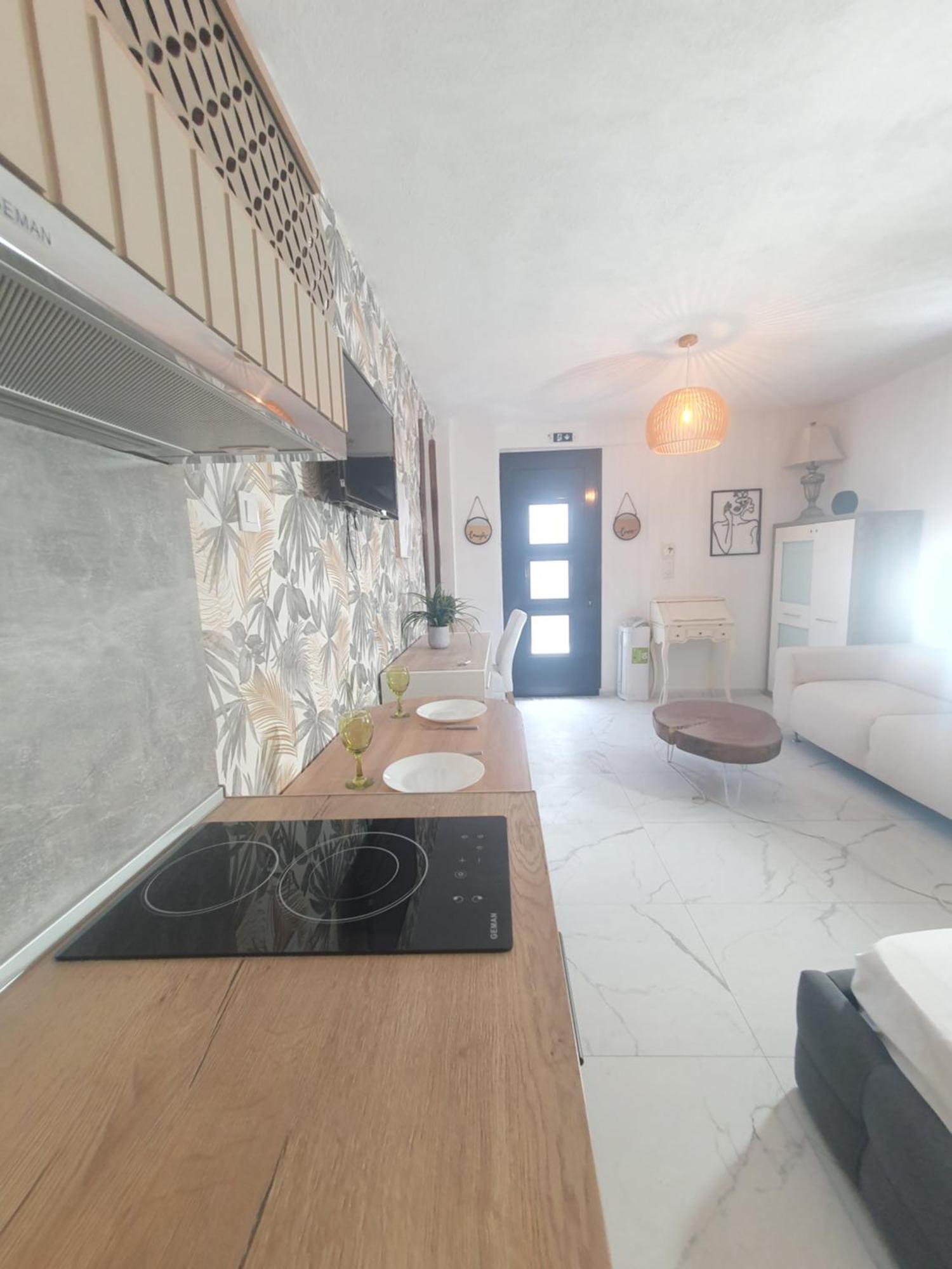Olea Luxury Suites Аспровалта Екстериор снимка